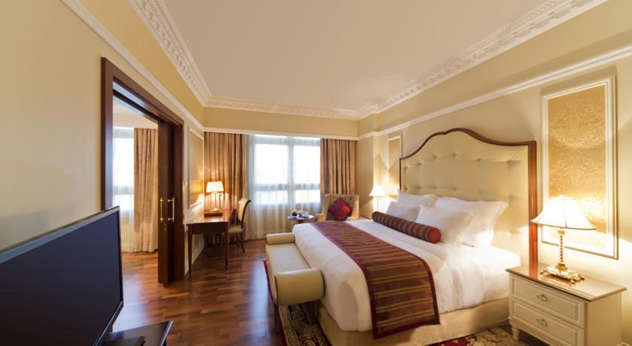 Warwick Doha Hotel Exterior photo