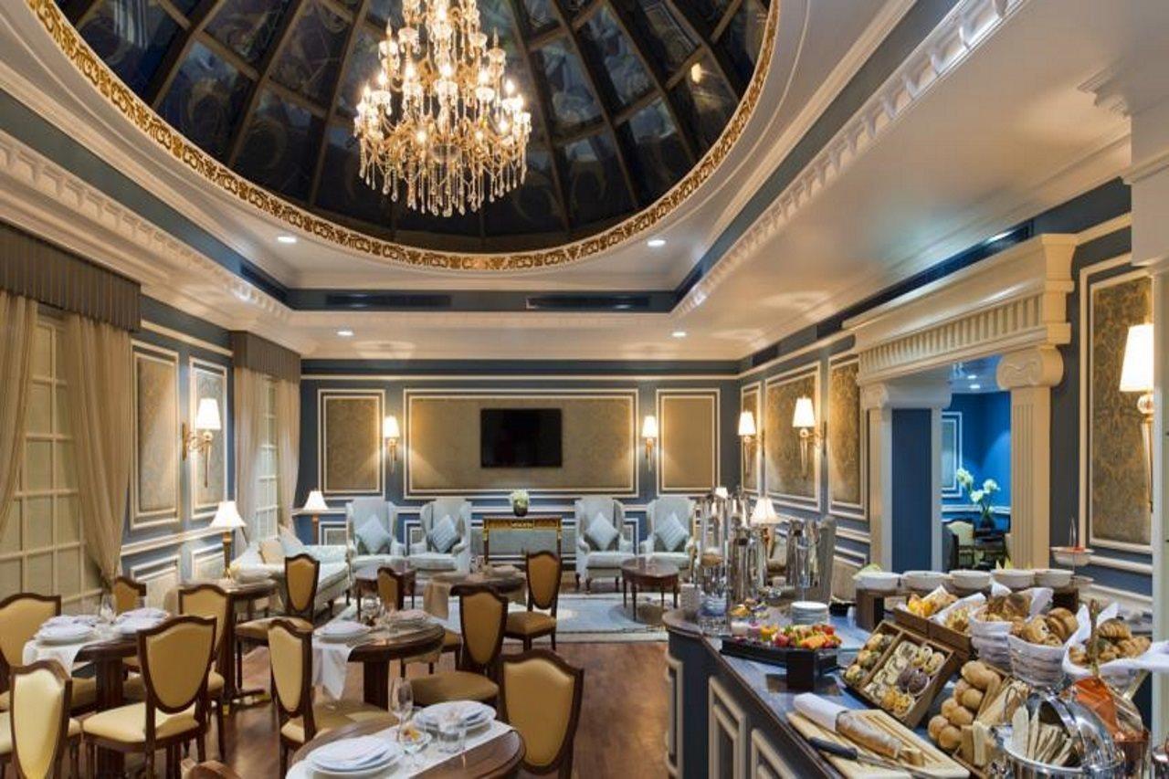 Warwick Doha Hotel Exterior photo The restaurant