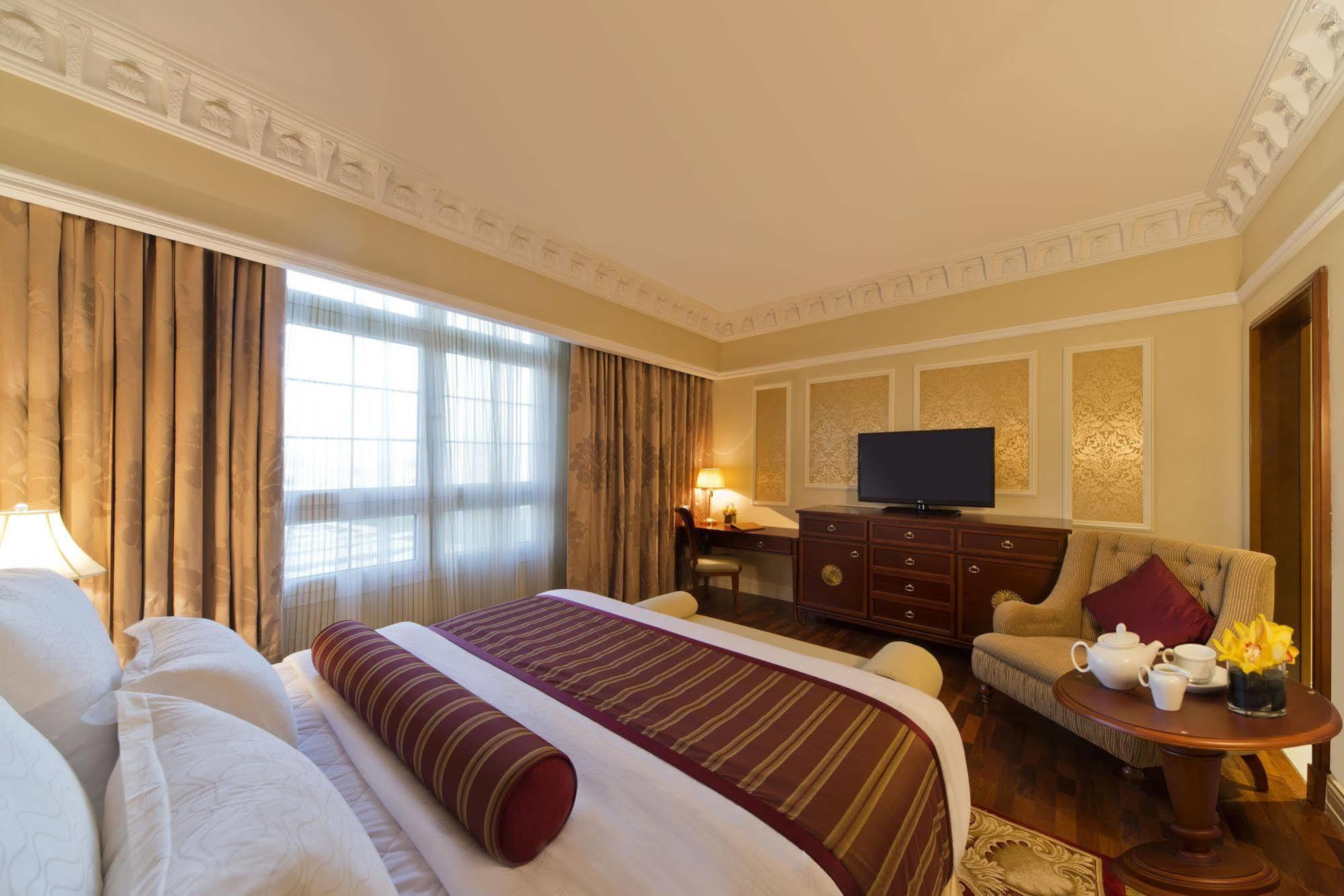 Warwick Doha Hotel Exterior photo
