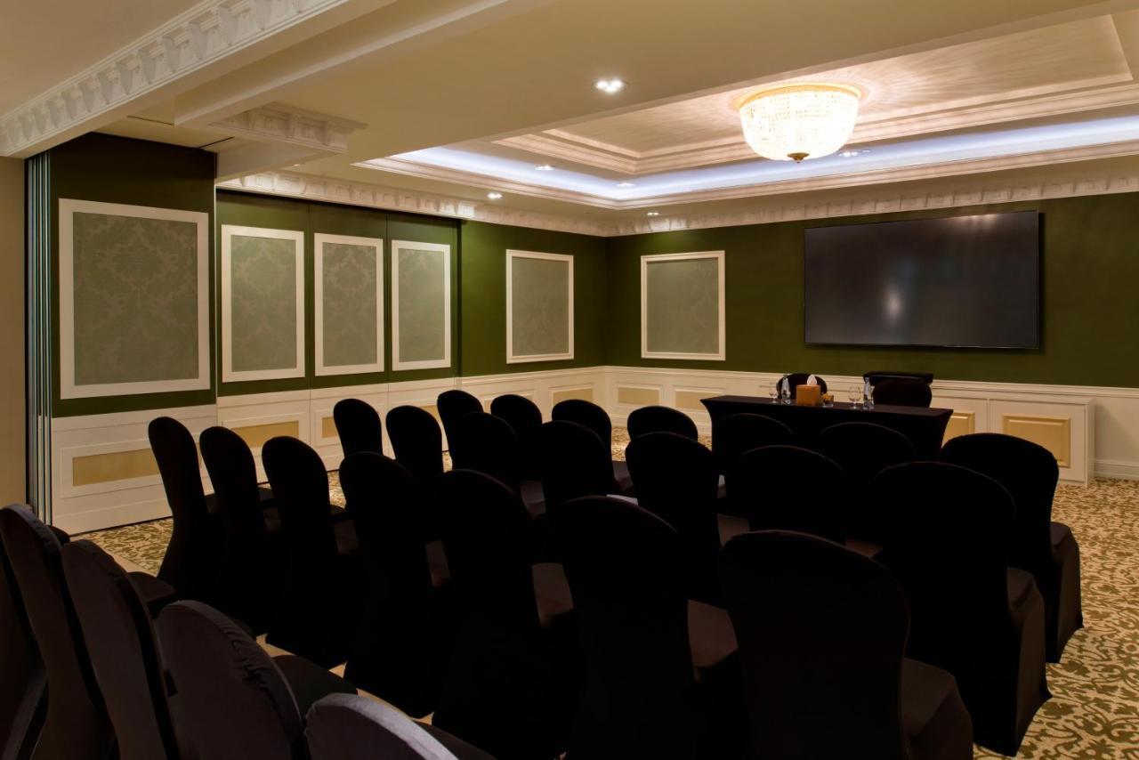 Warwick Doha Hotel Exterior photo The boardroom