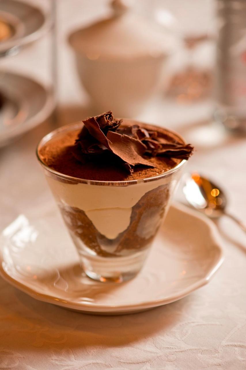 Warwick Doha Hotel Exterior photo Chocolate pudding